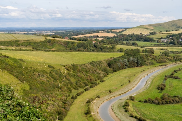 Vista della valle del fiume Cuckmere dal punto di vista alto e superiore nel Sussex