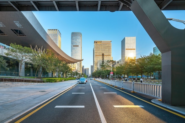 Vista della via dell'edificio di Shenzhen Hyundai