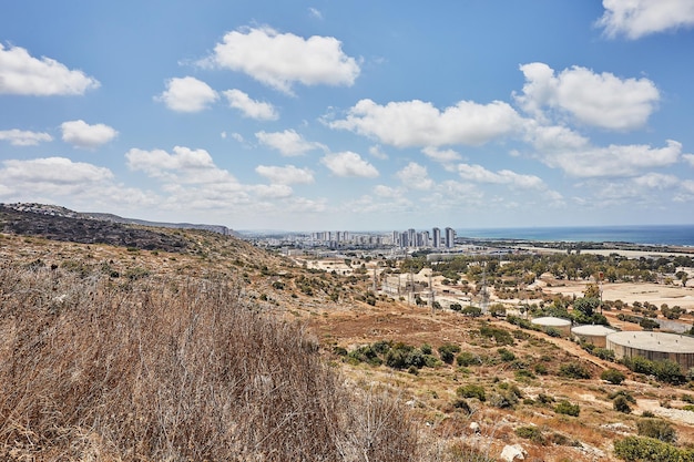 Vista della zona di Tirat Carmel vicino a Haifa e della costa marittima