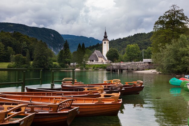 Vista delle barche di legno, Bohinj