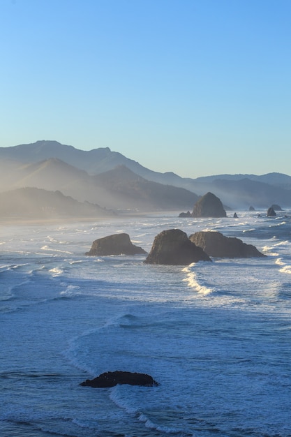 Vista delle belle onde dell'oceano Ecola State Park Oregon USA