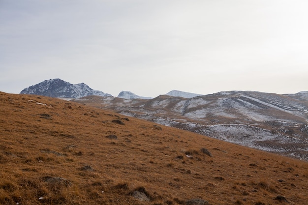 Vista delle catene montuose secche