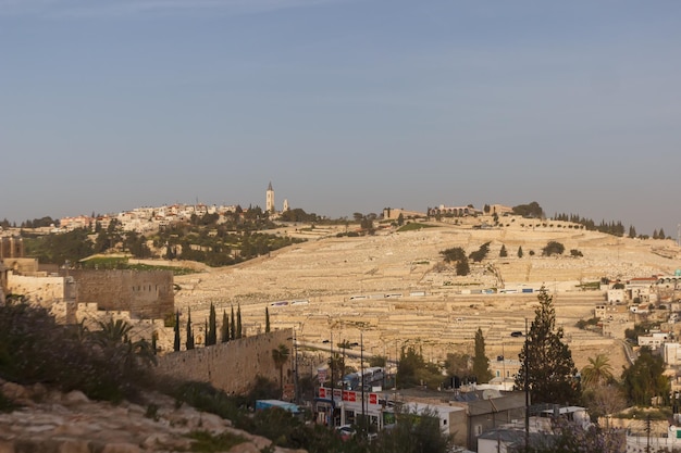 Vista delle colline e della città di Israele