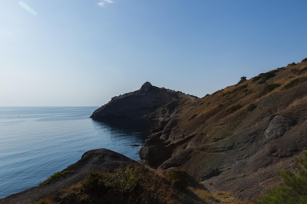 Vista delle rocce del Mar Nero dal sentiero Golitsyn