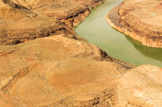 vista delle scogliere del Grand Canyon e del fiume Colorado