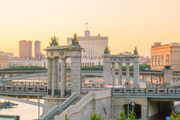 Vista dello skyline di Mosca al crepuscolo in Russia