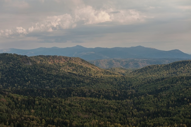 Vista di bellezza nelle montagne di Altai