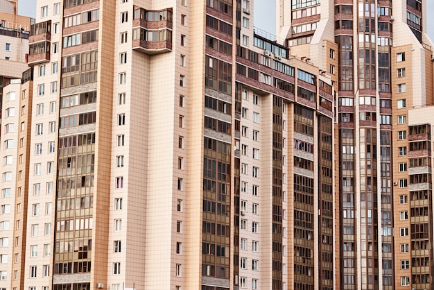 Vista di costruzione moderna in un paesaggio della città