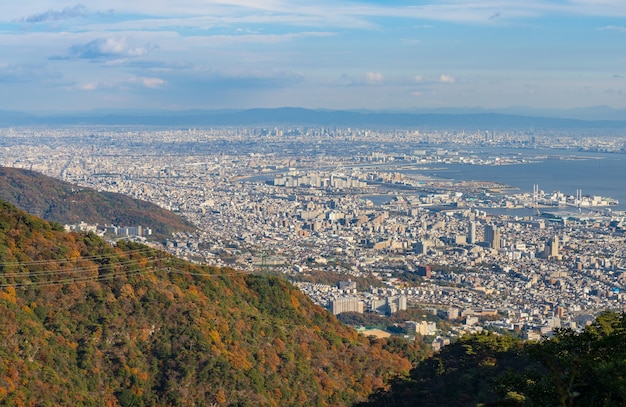 Vista di diverse città giapponesi nella regione del Kansai dal monte. Maya.