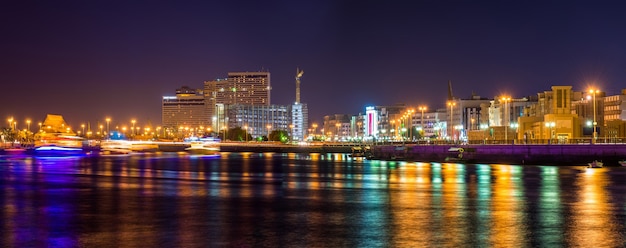 Vista di Dubai Creek in serata, Emirati Arabi Uniti