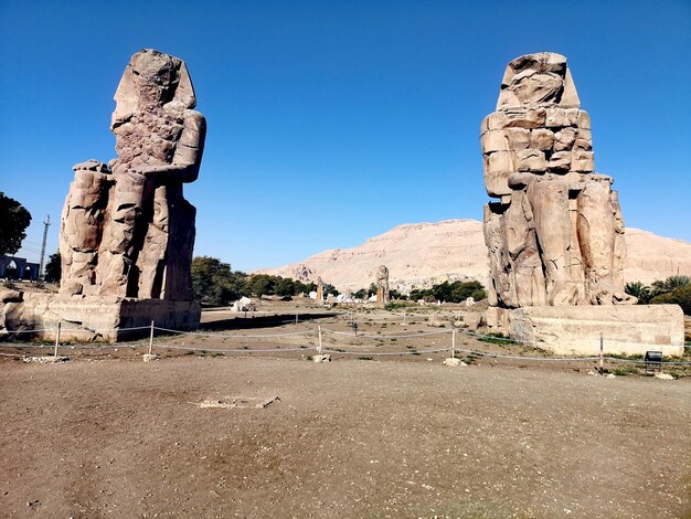 Vista di formazioni rocciose contro il cielo