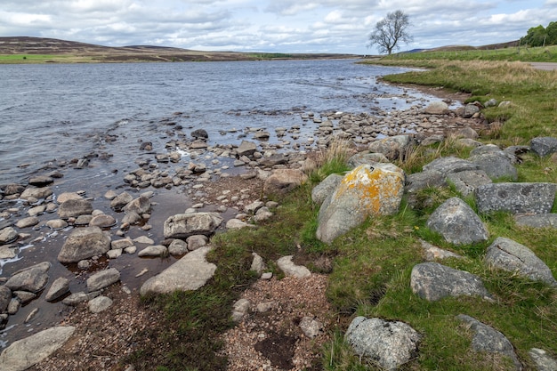 Vista di Lochindorb in Scozia