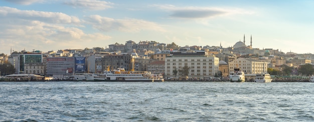 Vista di panorama dell&#39;orizzonte della città di Costantinopoli nella città di Costantinopoli, Turchia