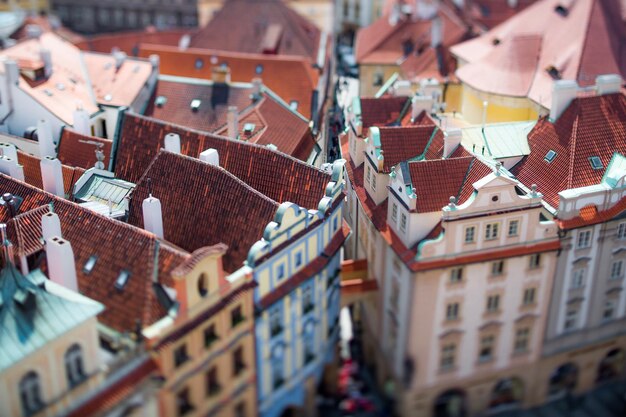 Vista di Praga della città dall'alto. Lente basculante.