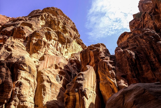Vista di rocce e montagne di Petra Jordan