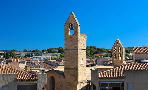 Vista di Salon de Provence con i tipici campanili Francia