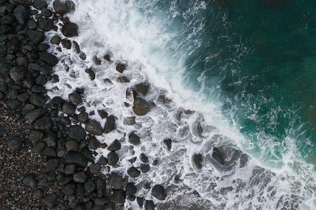 Vista di un drone alla spiaggia delle pietre