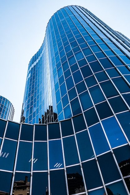 Vista di un moderno edificio ondulato