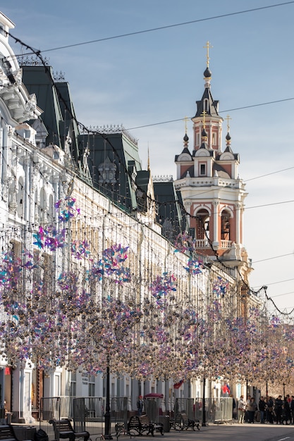 Vista di un vecchio edificio nel centro di Mosca sulla via Tverskaya