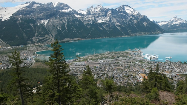 Vista di una città da lontano