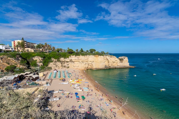 Vista di una spiaggia sulla costa portoghese dell'Algarve