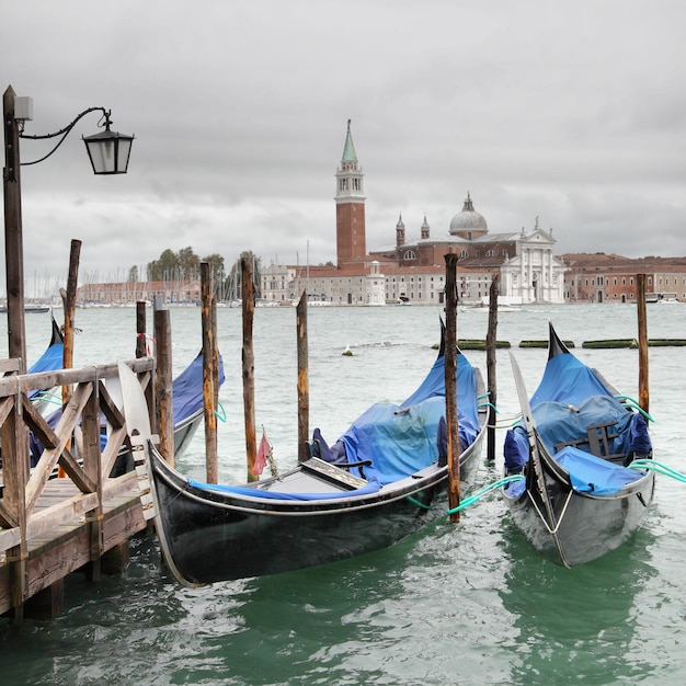 Vista di Venezia al giorno nuvoloso, Italy