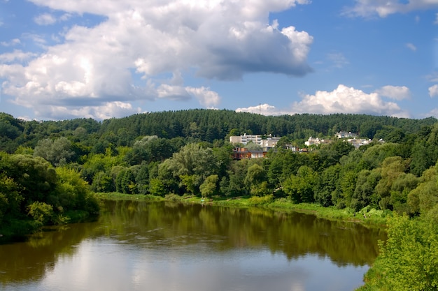 Vista di Vingio Parkas e fiume a Vilnius