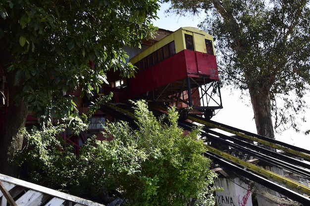 Vista esterna della funicolare denominata Ascensor El Peral che conduce su una collina a Valparaiso VALPARAISO CILE