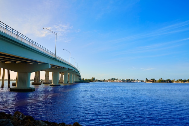 Vista Florida del ponte di Napoli Florida Marco Island