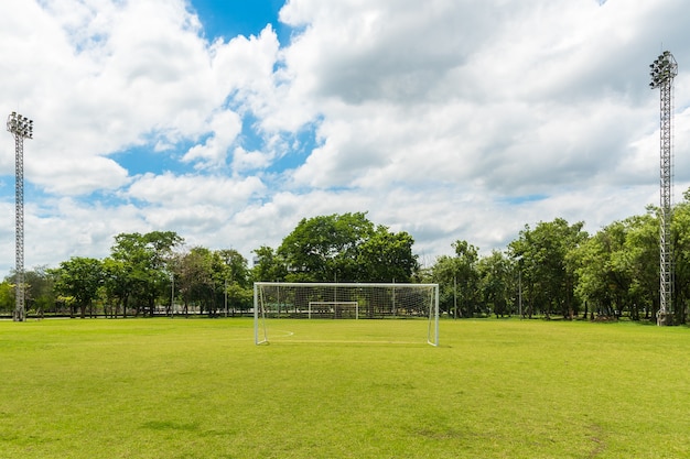 Vista frontale degli obiettivi di calcio.