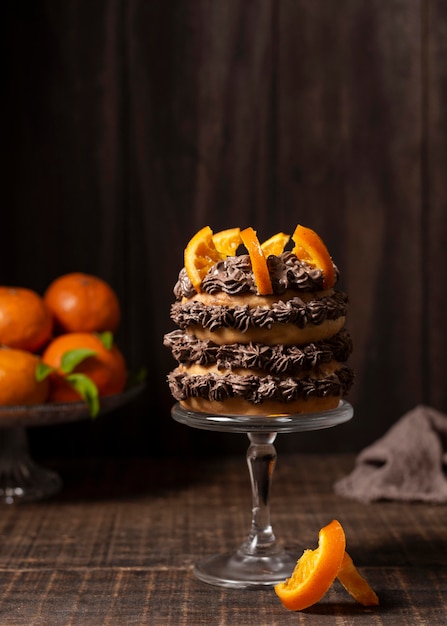 Vista frontale del delizioso concetto di torta al cioccolato