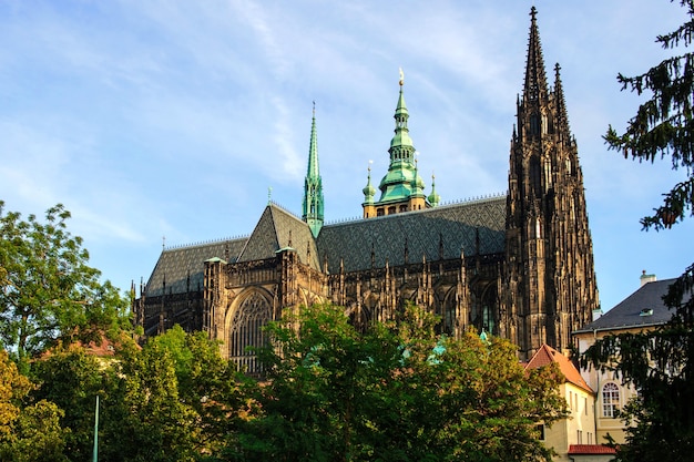 Vista frontale dell'ingresso principale della cattedrale di San Vito nel Castello di Praga a Praga, Repubblica Ceca