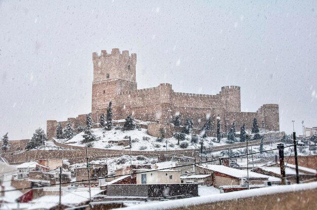 Vista generale del Castello di Villena nella provincia di Alicante Spagna Nevicate invernali