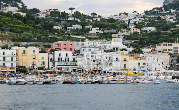 Vista generale dell'isola di Capri a Napoli Italia