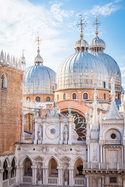 Vista insolita sul tetto della chiesa di San Marco dal balcone di Palazzo Ducale.