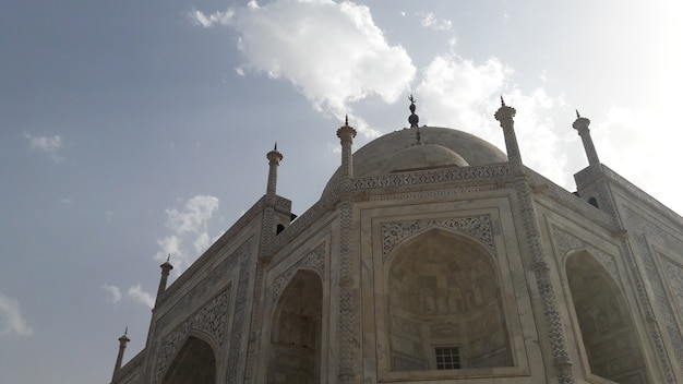 Vista laterale del Taj Mahal