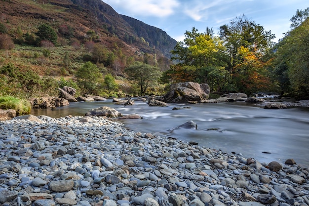 Vista lungo il fiume Glaslyn in autunno