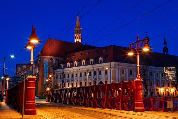 Vista mattutina delle attrazioni della città di Wroclaw in Polonia in primavera