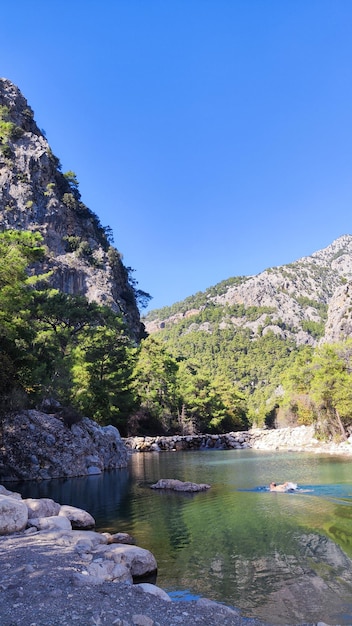 Vista montagna e lago