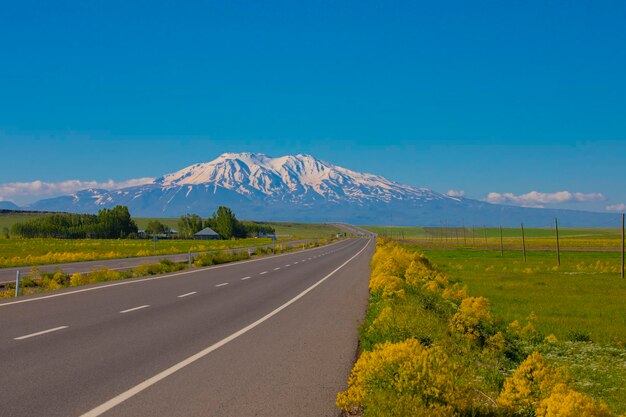 Vista mozzafiato sul Monte Ararat Monte Ararat la montagna più alta della Turchia