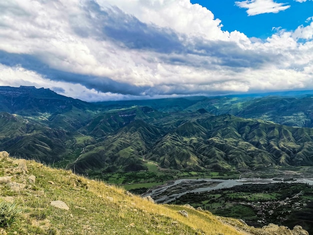 Vista mozzafiato sulle montagne nel Daghestan Caucaso Russia 2021