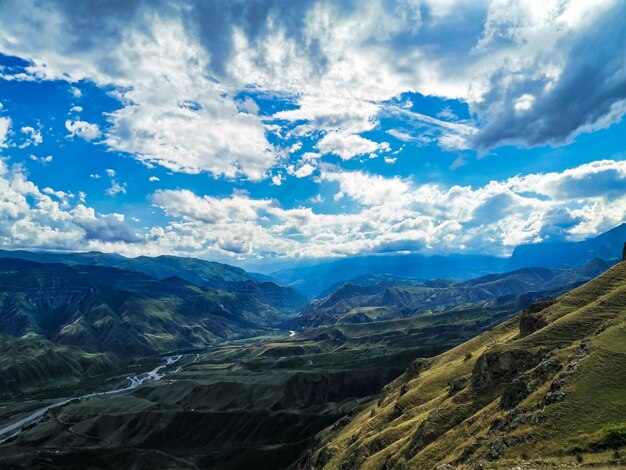 Vista mozzafiato sulle montagne nel Daghestan Caucaso Russia 2021