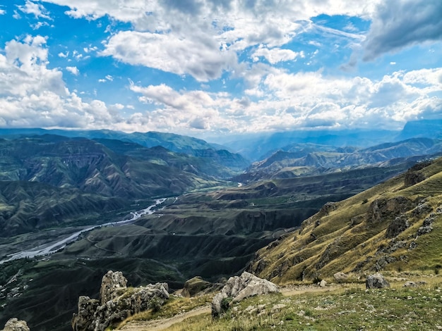 Vista mozzafiato sulle montagne nel Daghestan Caucaso Russia 2021
