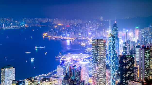 Vista notturna da Victoria Peak a Hong Kong