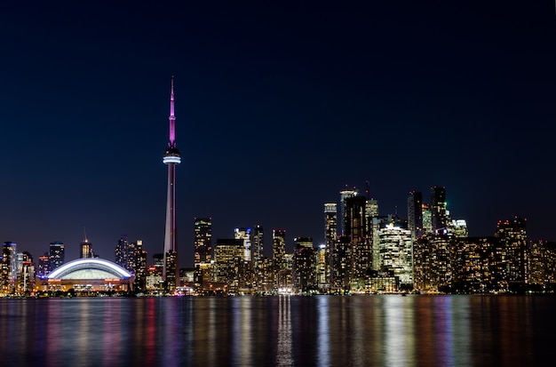 Vista notturna del centro di Toronto, Ontario, Canada