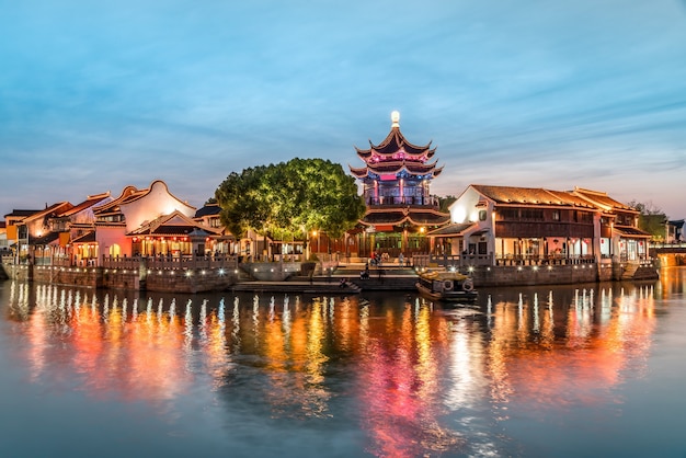 Vista notturna della città antica di Suzhou