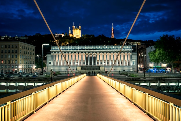 Vista notturna di Lione dalla passerella, Francia