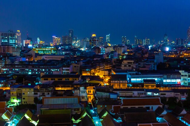 Vista notturna sulla città di Bangkok