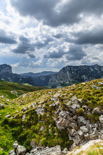 Vista panoramica a Durmitor, Montenegro. Strada di montagna