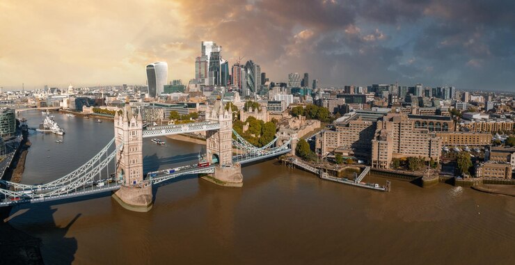 Foto vista panoramica aerea del paesaggio urbano di londra e del fiume tamigi